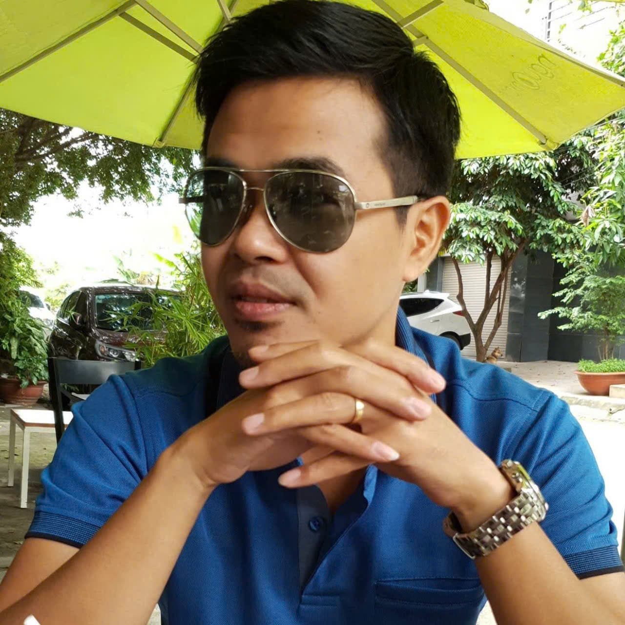 Thầy Tùng dạy lái xe